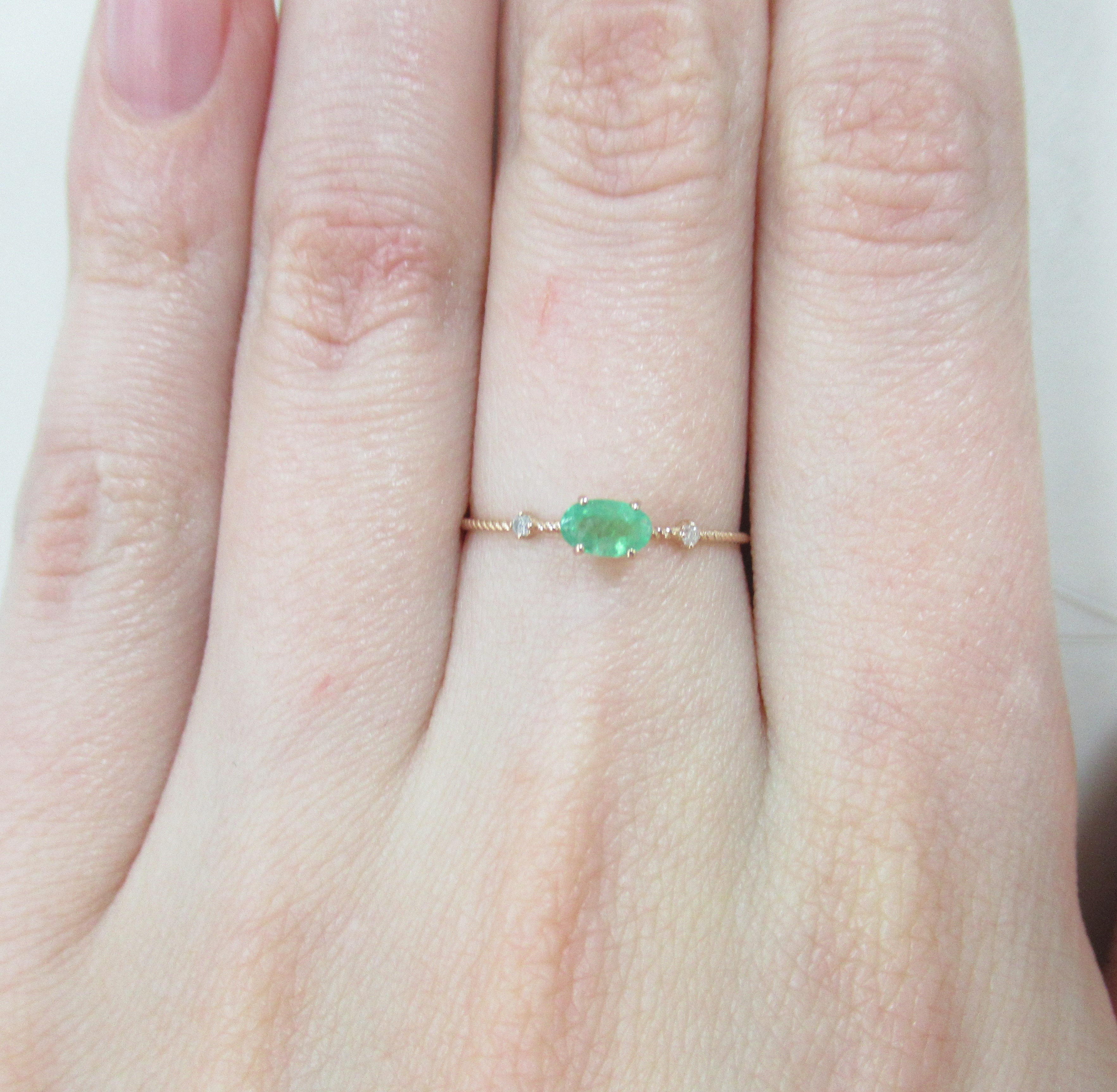 Кольцо из золота с изумрудом